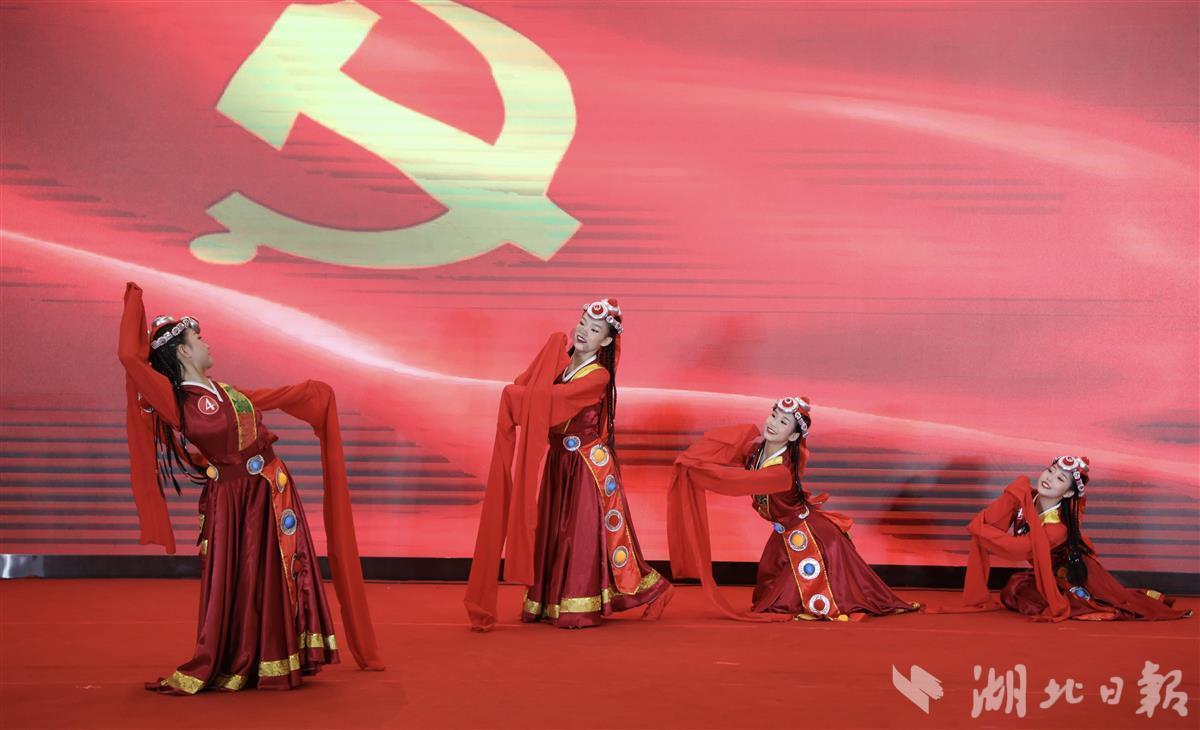 有一个数在40到50之间个位和十位相加的和是九问这个数是多少？